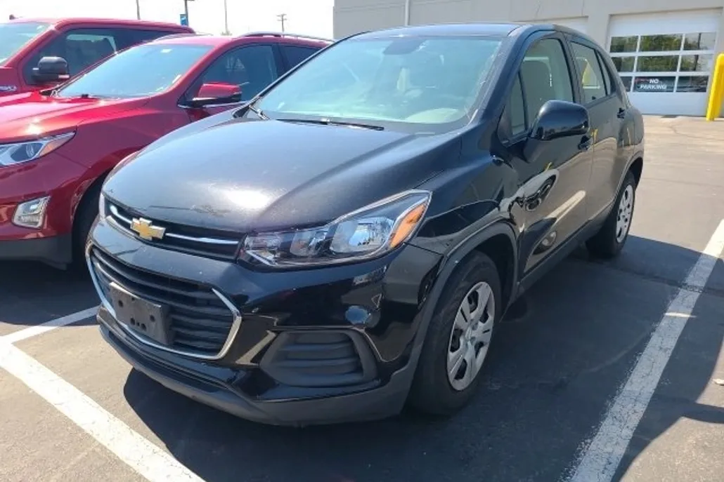 2019 Chevrolet Trax LS photo 1