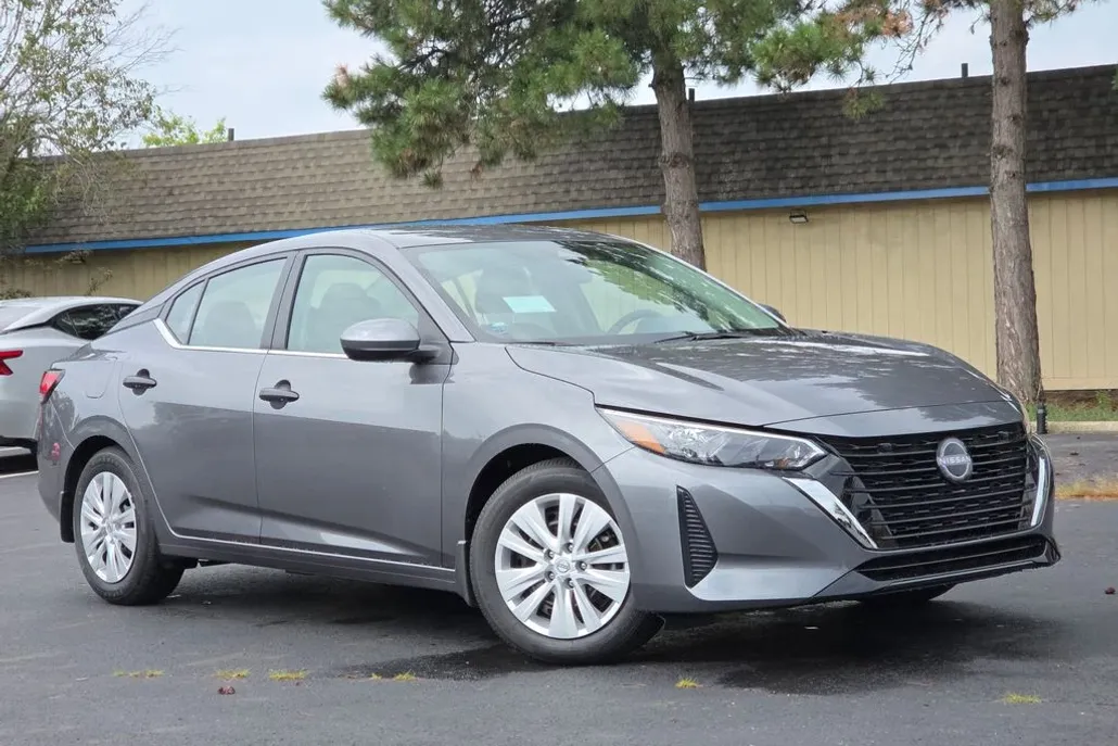 2025 Nissan Sentra S photo 1