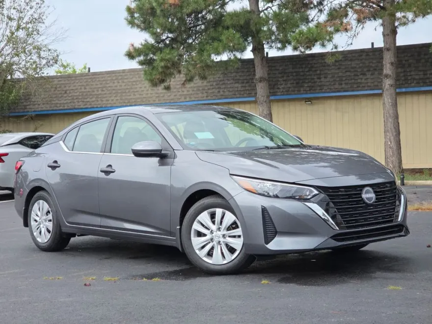 2025 Nissan Sentra S photo 1