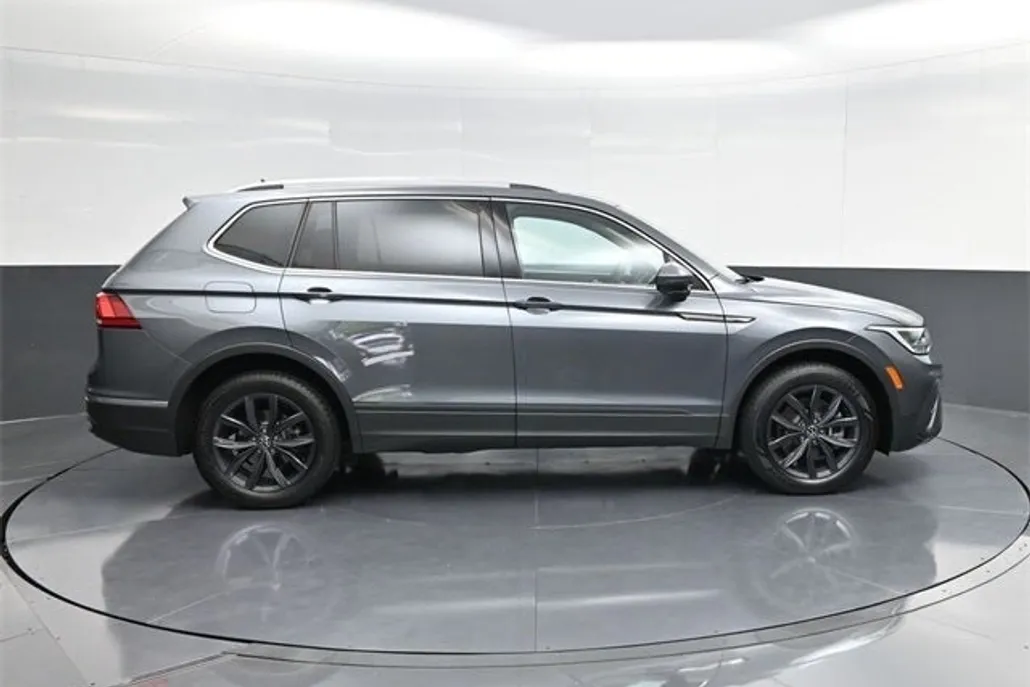 2024 Volkswagen Tiguan SE Wolfsburg Edition photo 1