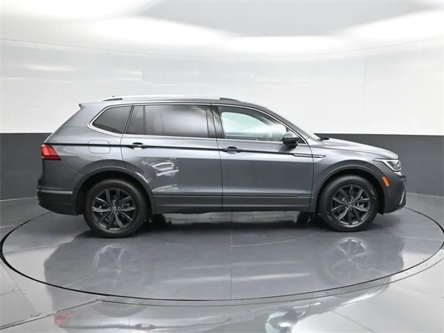 2024 Volkswagen Tiguan SE Wolfsburg Edition photo 1