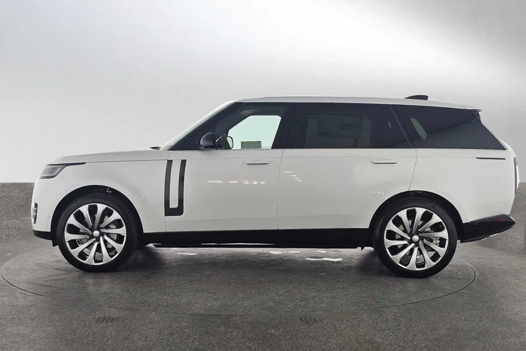 2025 Land Rover Range Rover SE photo 1