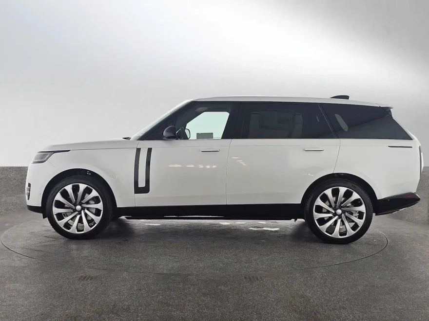 2025 Land Rover Range Rover SE photo 1