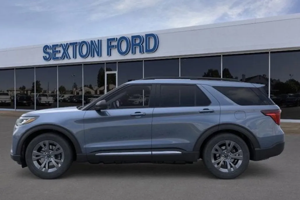 2025 Ford Explorer photo 1