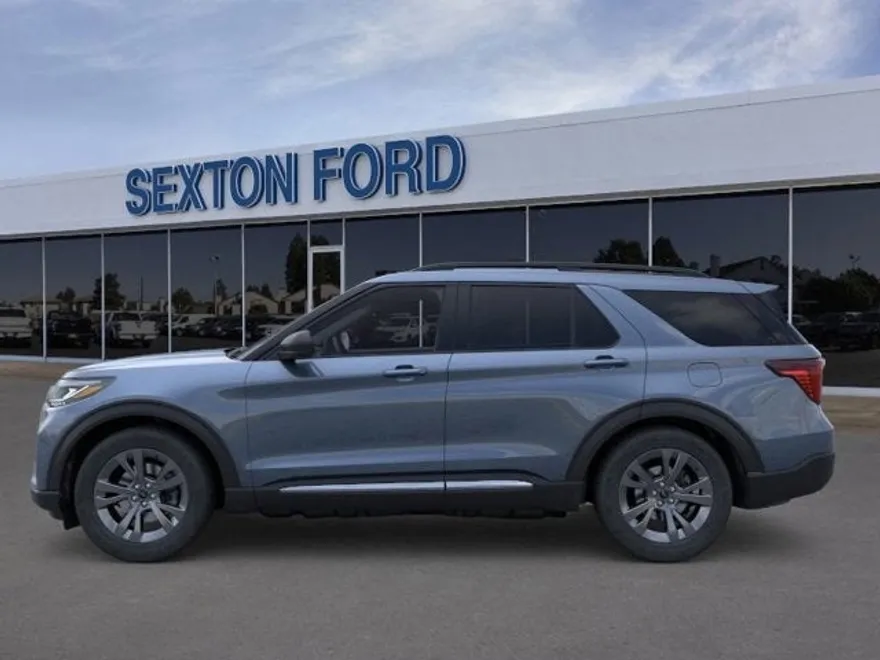 2025 Ford Explorer photo 1