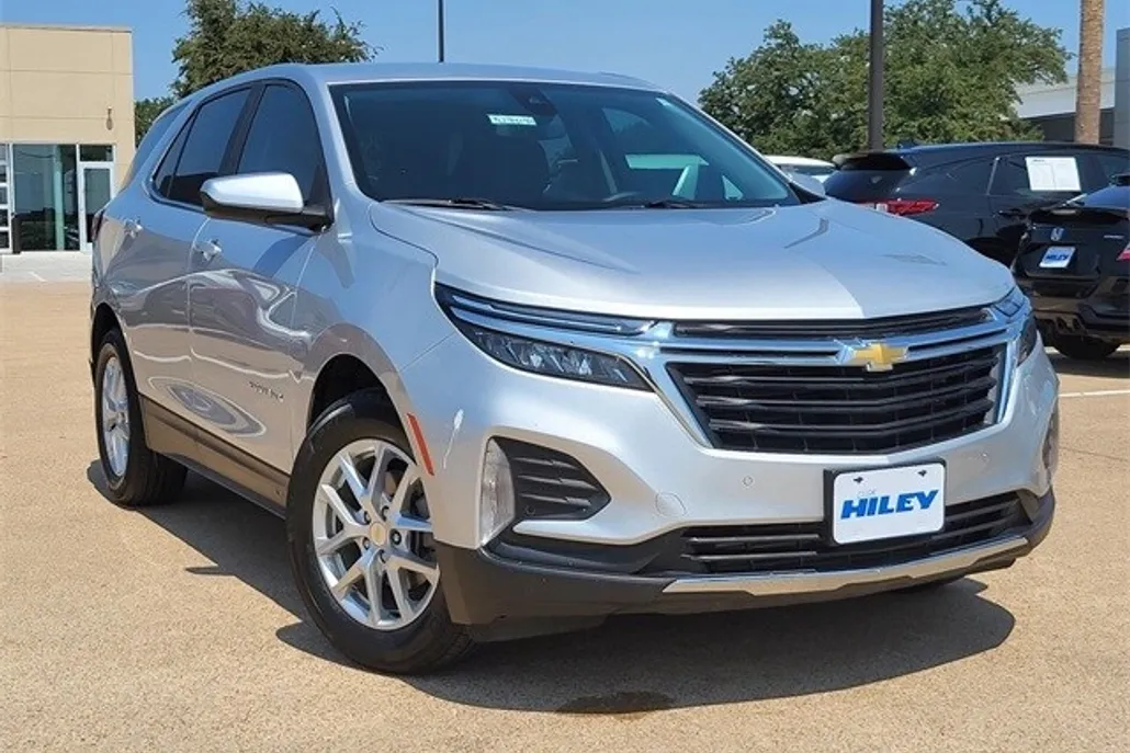 2022 Chevrolet Equinox LT photo 1