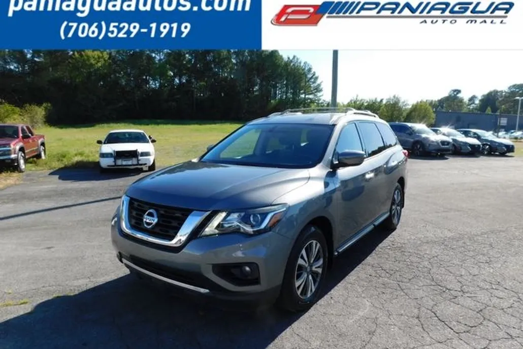 2017 Nissan Pathfinder SV photo 1