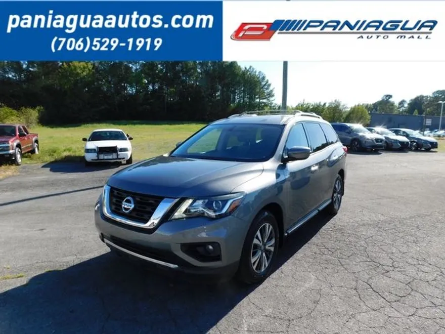 2017 Nissan Pathfinder SV photo 1