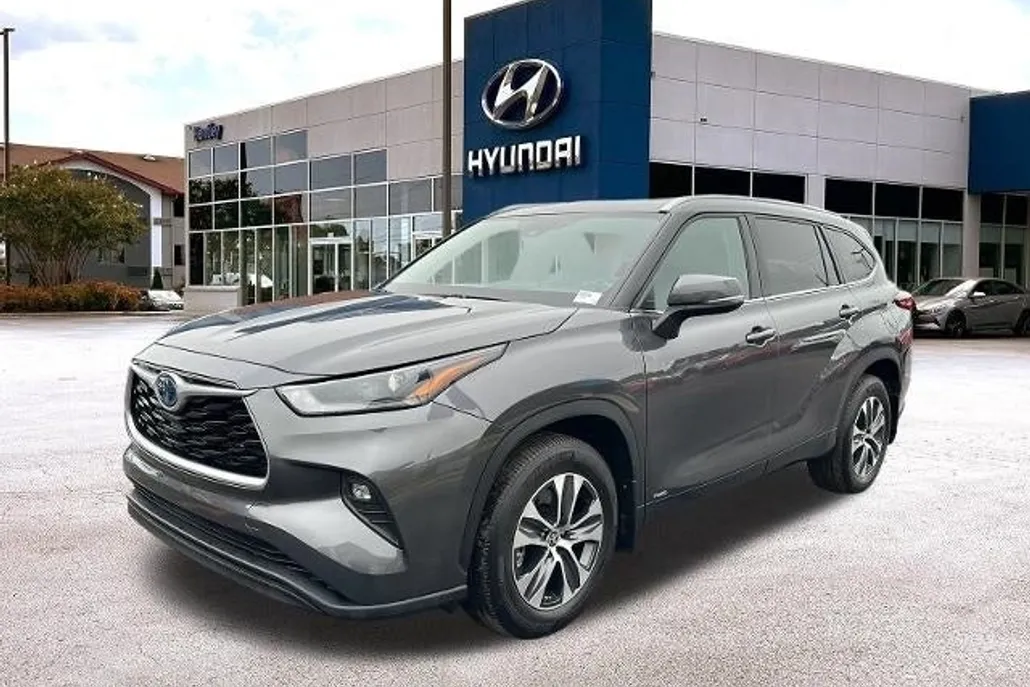 2022 Toyota Highlander Hybrid XLE photo 1