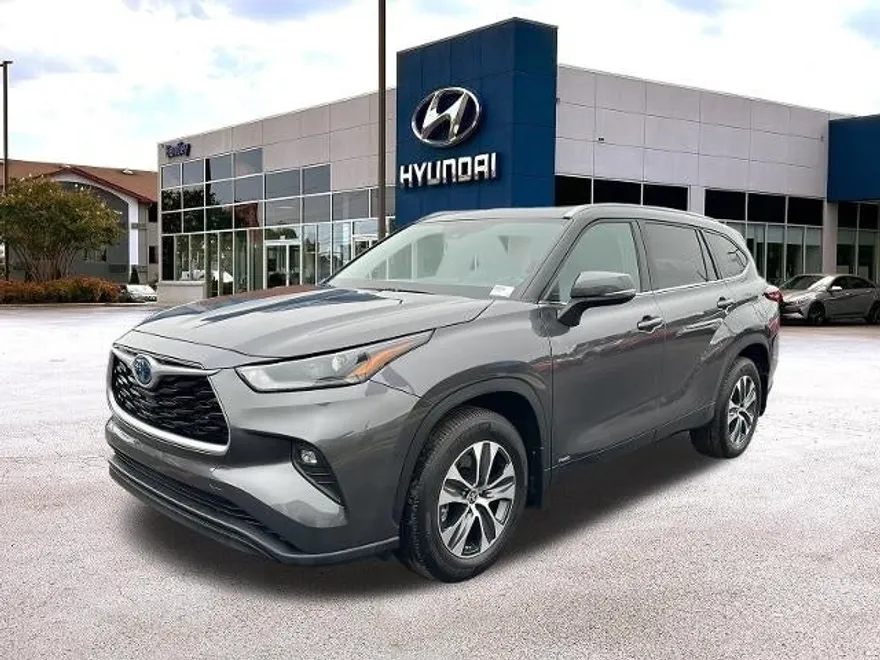 2022 Toyota Highlander Hybrid XLE photo 1