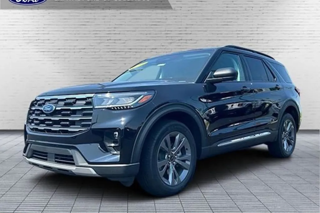 2025 Ford Explorer photo 1