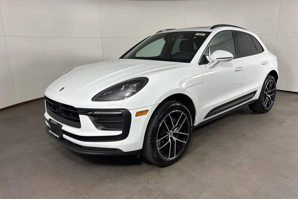 2025 Porsche Macan Base photo 1