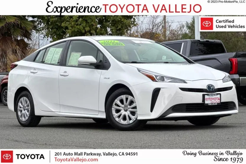 2021 Toyota Prius L photo 1