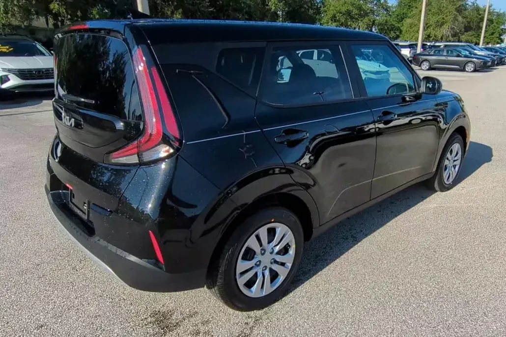 2025 Kia Soul LX photo 1