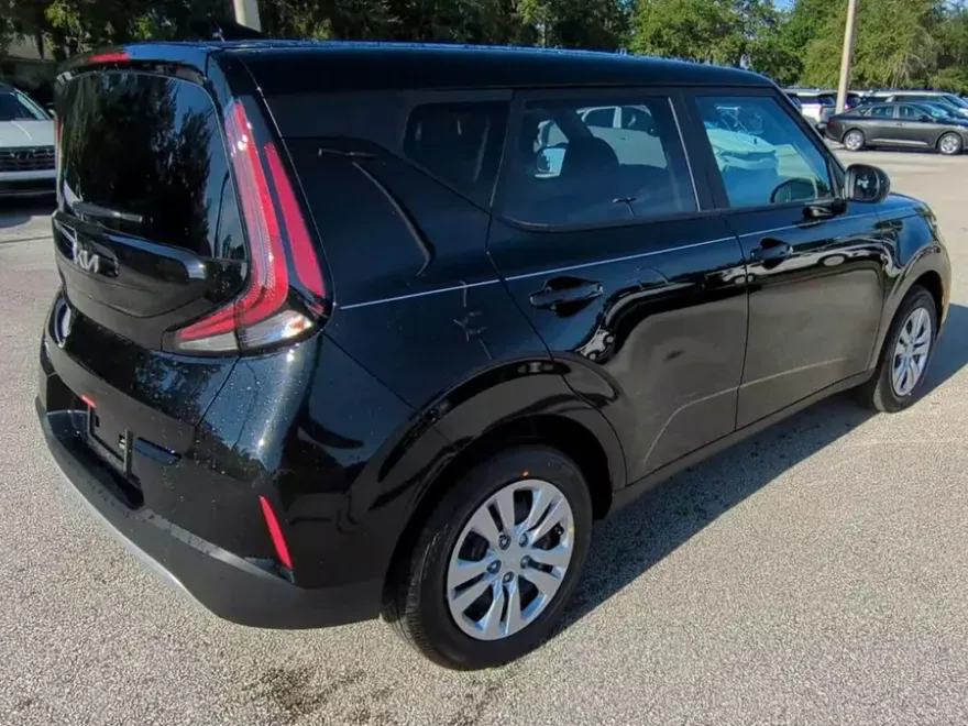 2025 Kia Soul LX photo 1