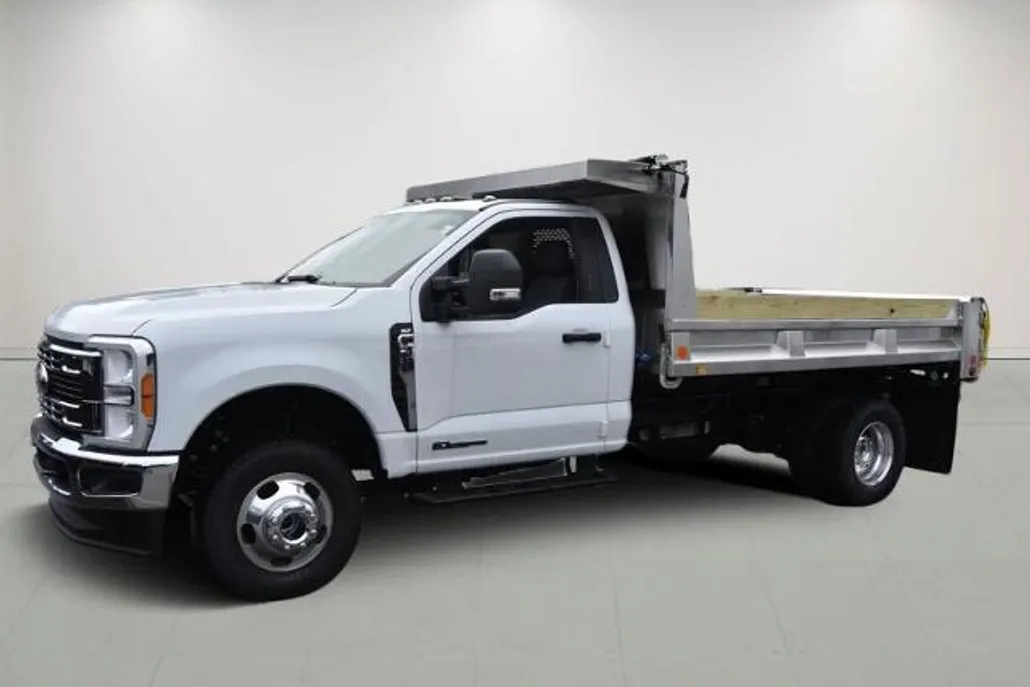 2023 Ford F-350 XL photo 1