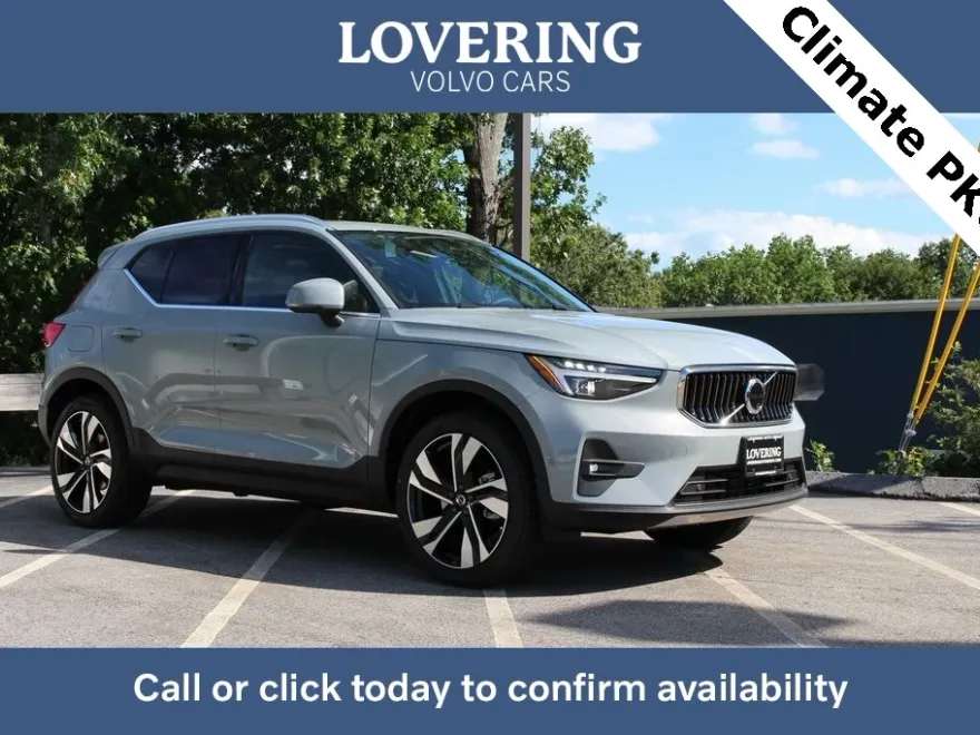 2025 Volvo XC40 photo 1