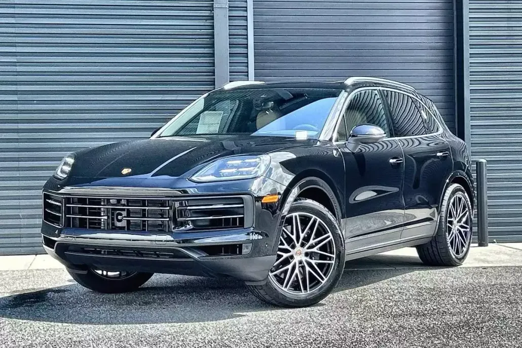 2026 Porsche Cayenne Base photo 1