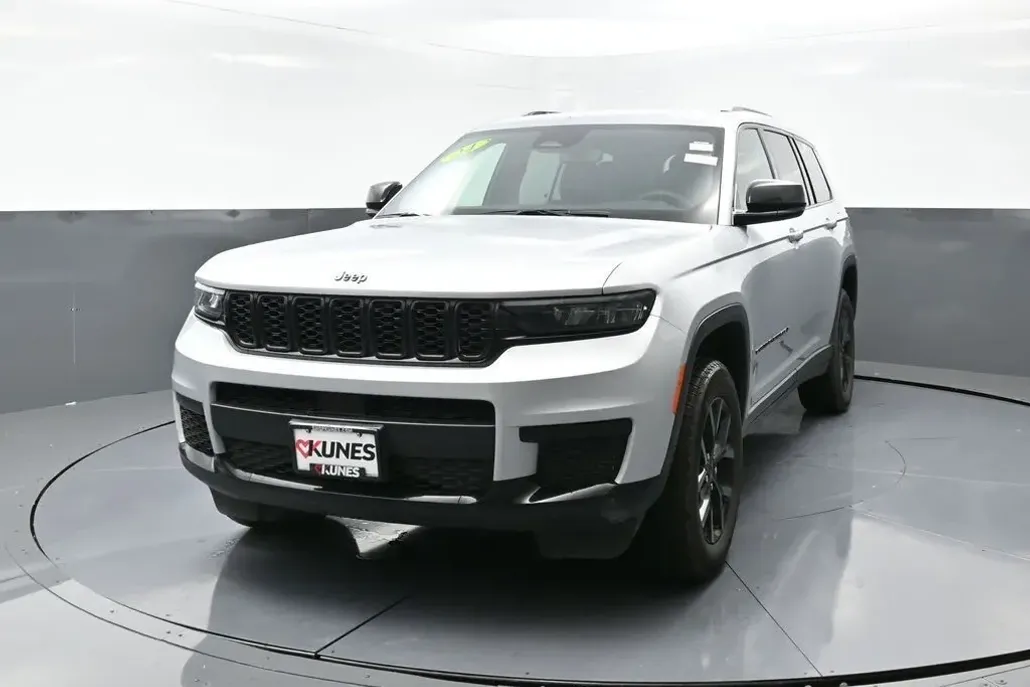 2024 Jeep Grand Cherokee Altitude photo 1