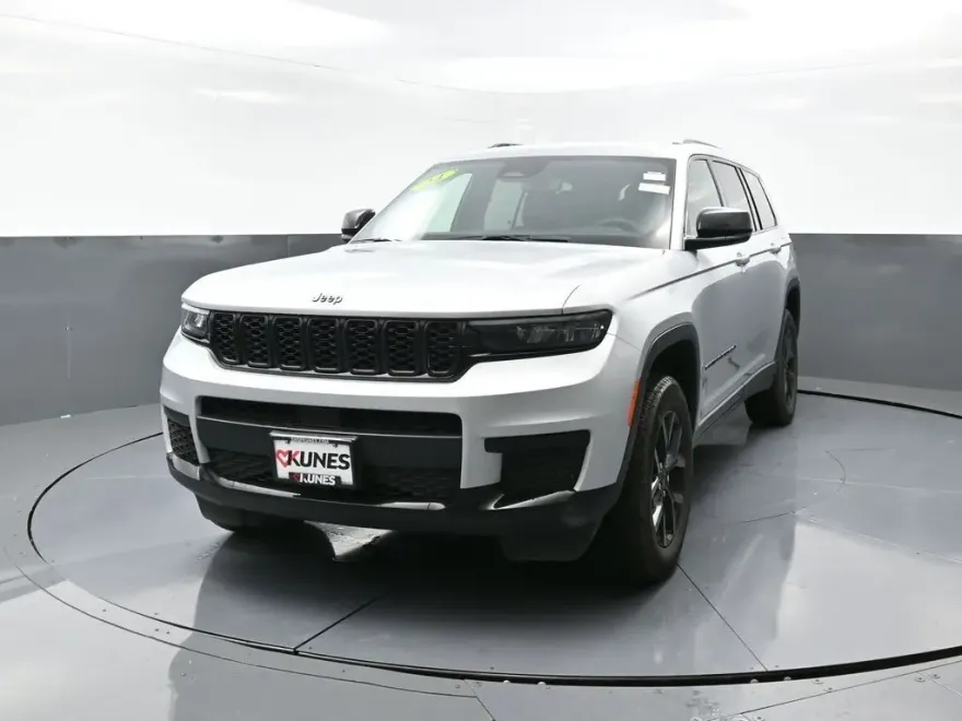 2024 Jeep Grand Cherokee Altitude photo 1