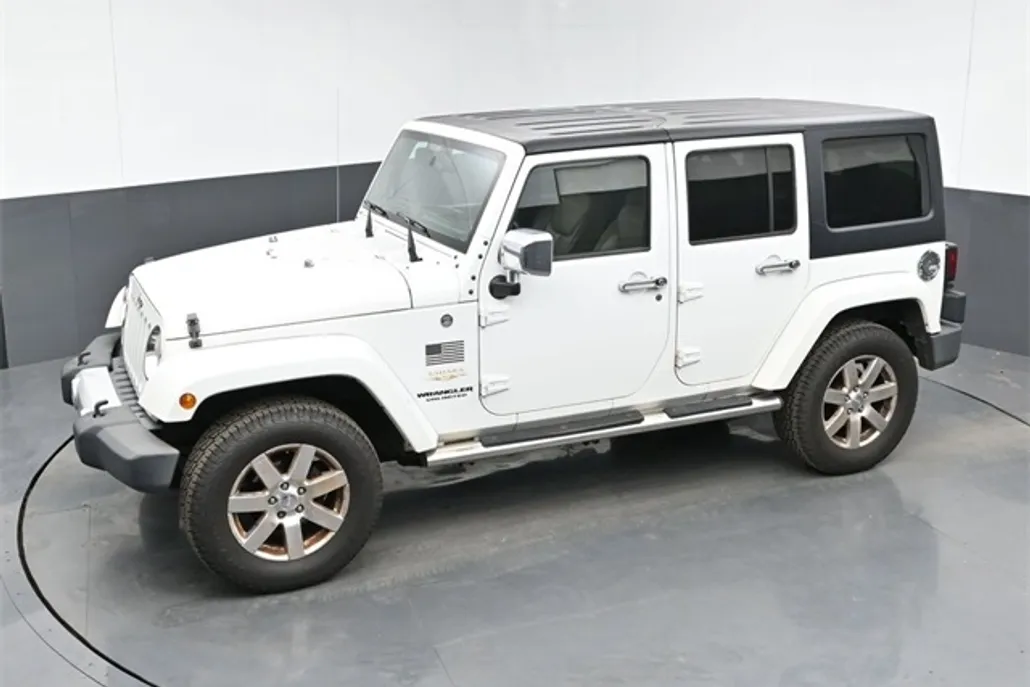 2014 Jeep Wrangler Unlimited Sahara photo 1