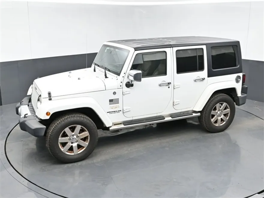 2014 Jeep Wrangler Unlimited Sahara photo 1
