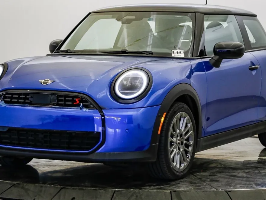 2025 Mini Cooper Hardtop 2 Door Signature photo 1