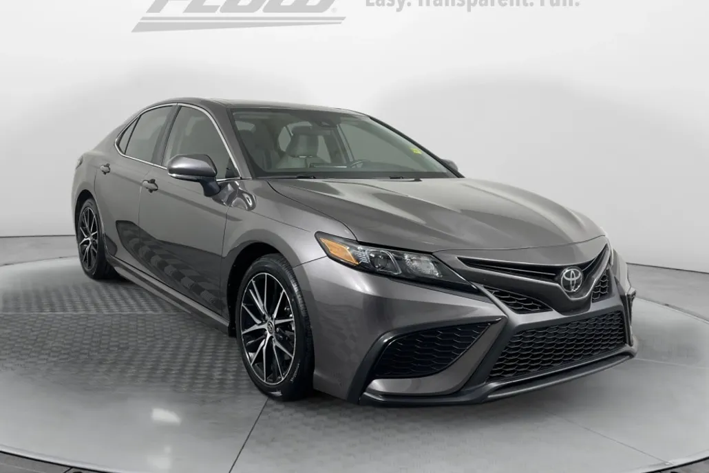 2023 Toyota Camry SE photo 1