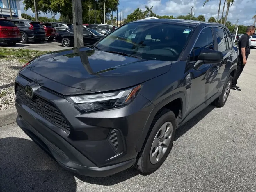 2024 Toyota RAV4 LE photo 1