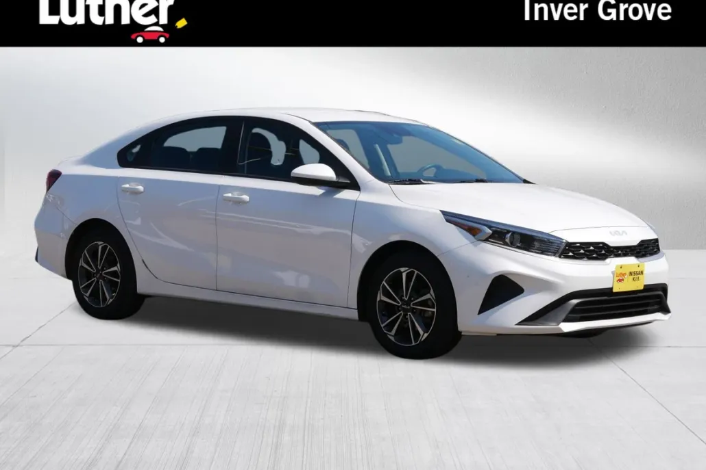 2023 Kia Forte LXS photo 1