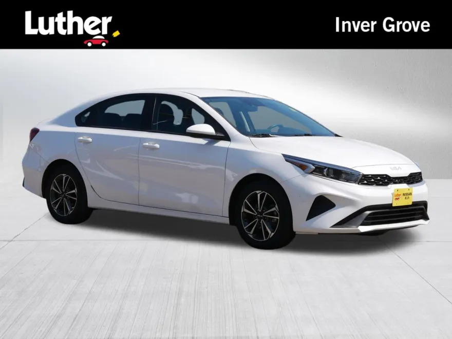 2023 Kia Forte LXS photo 1