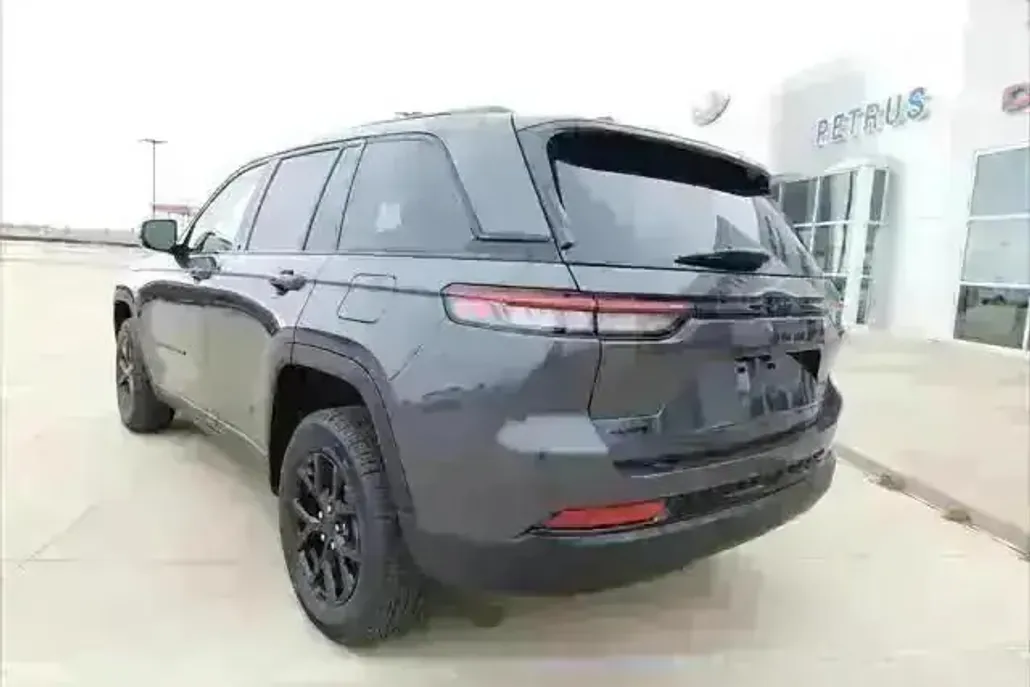 2025 Jeep Grand Cherokee Altitude photo 1