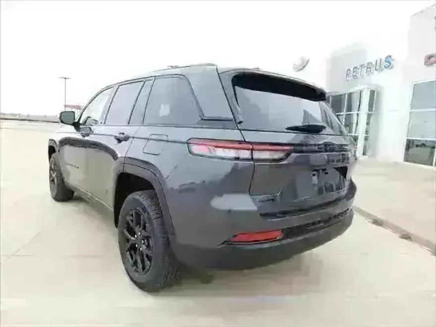 2025 Jeep Grand Cherokee Altitude photo 1