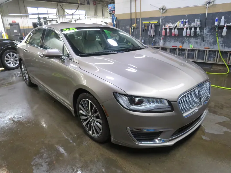 2020 Lincoln MKZ Standard photo 1