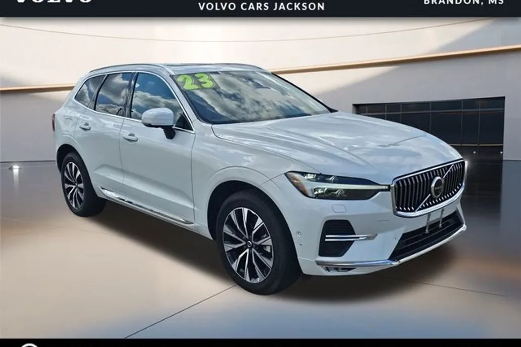 2023 Volvo XC60 B5 Plus photo 1