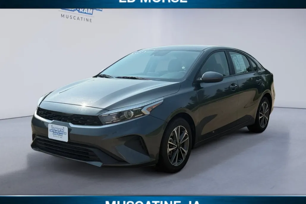 2023 Kia Forte LXS photo 1