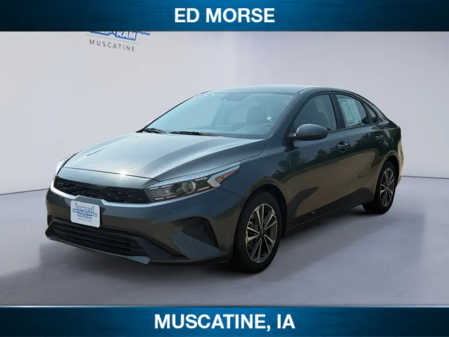 2023 Kia Forte LXS photo 1
