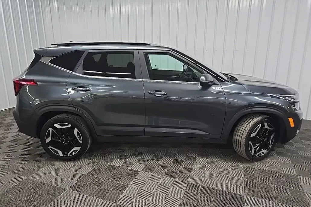 2024 Kia Seltos SX photo 1