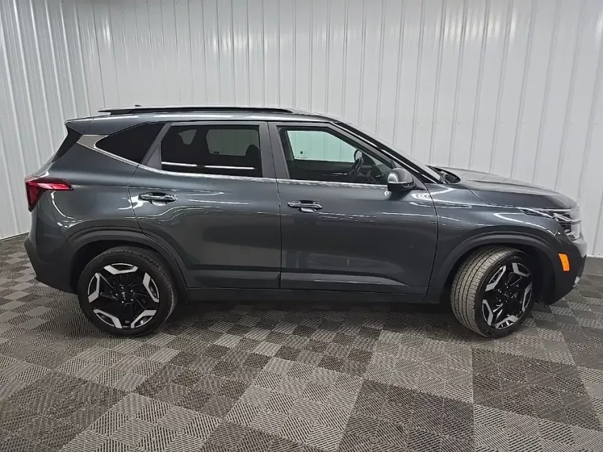 2024 Kia Seltos SX photo 1