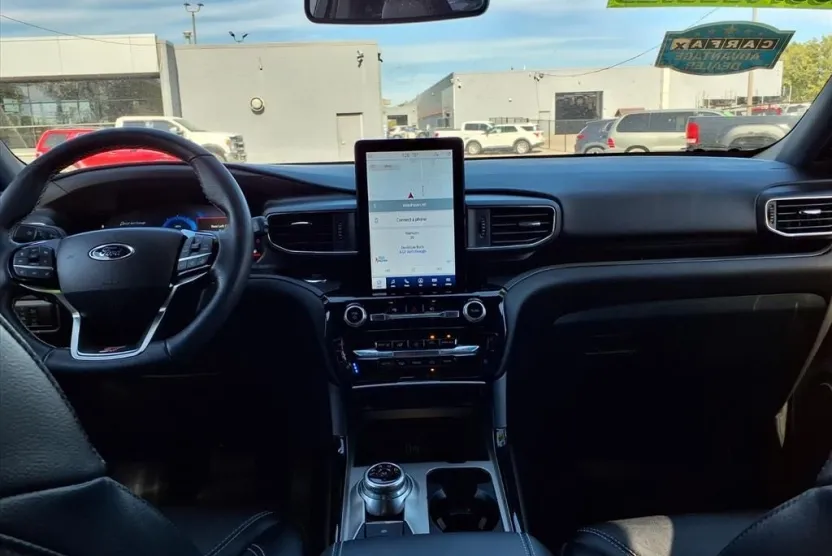 2022 Ford Explorer ST photo 1
