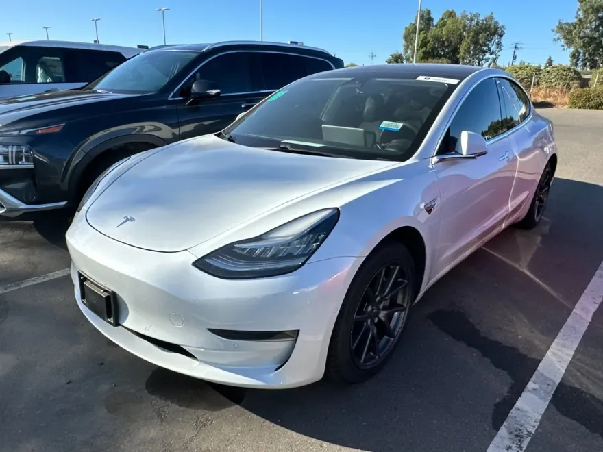 2020 Tesla Model 3 Standard Range photo 1