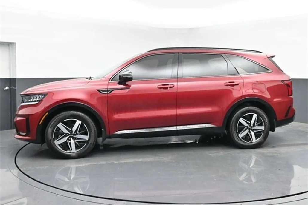 2023 Kia Sorento S photo 1