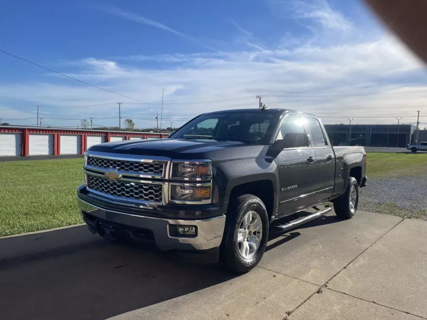 2015 Chevrolet Silverado 1500 LT photo 1