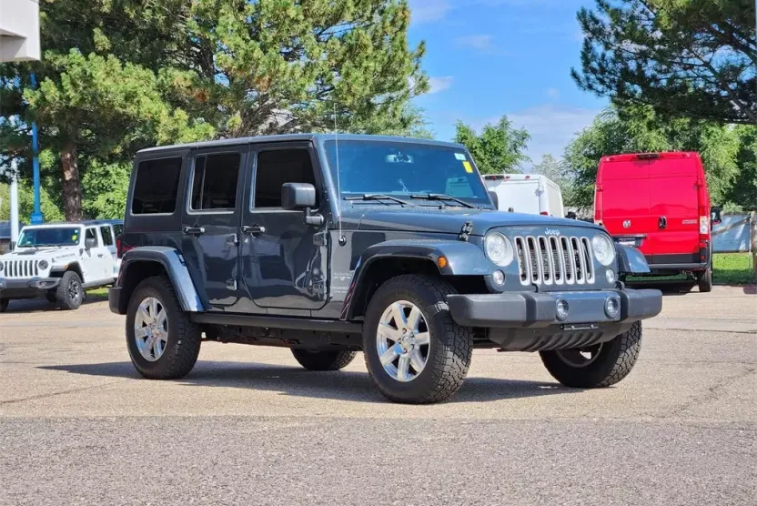 2017 Jeep Wrangler Unlimited Sahara photo 1
