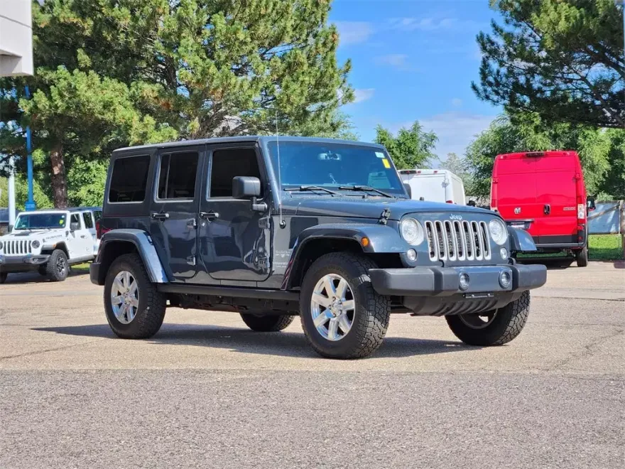 2017 Jeep Wrangler Unlimited Sahara photo 1