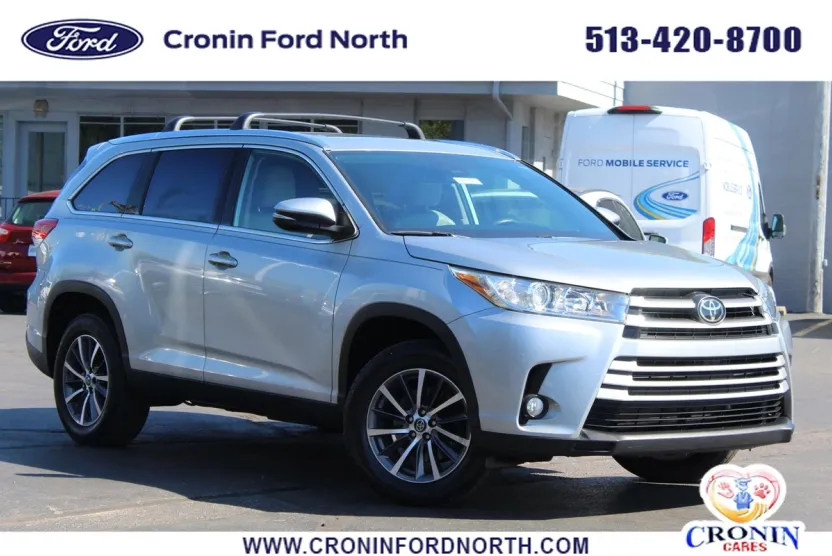 2019 Toyota Highlander SE photo 1