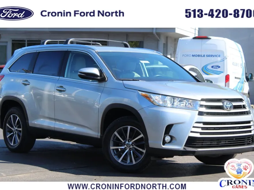 2019 Toyota Highlander SE photo 1