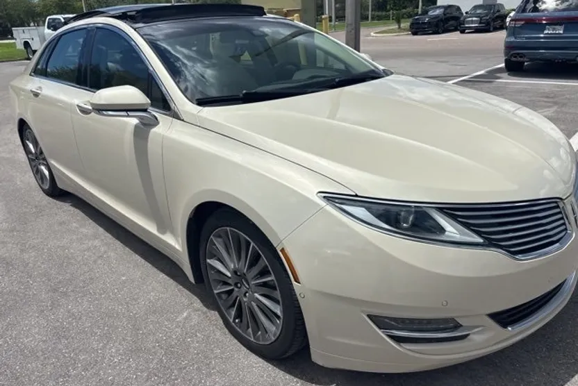 2014 Lincoln MKZ Hybrid Base photo 1