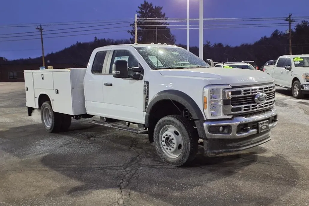 2024 Ford F-550 photo 1