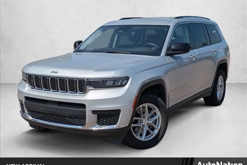 2023 Jeep Grand Cherokee Laredo photo 1